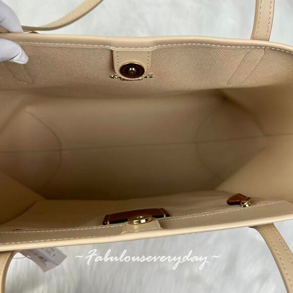 Coach City Tote Bag In Sketch Signature Canvas In Gold/Ivory CBH89 NWT - Picture 9 of 10